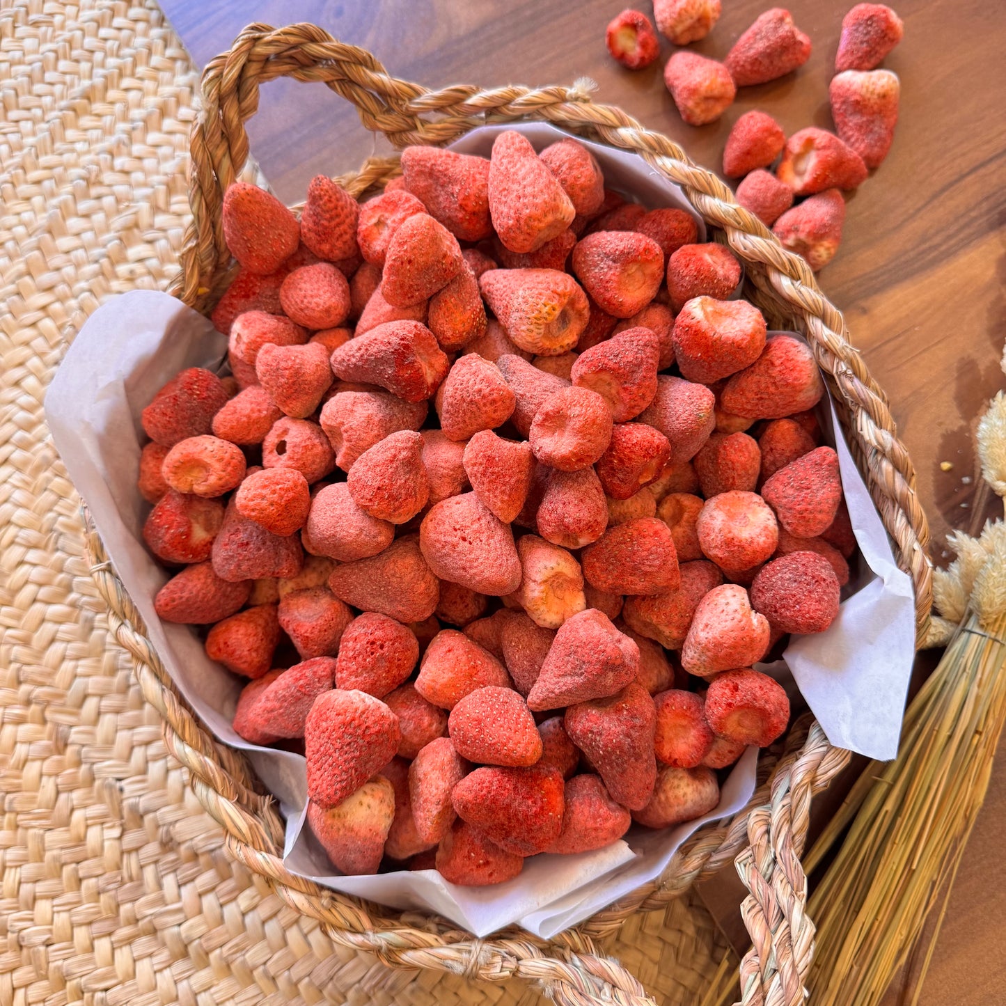 فراولة مجففة بالتبريد مستوردة