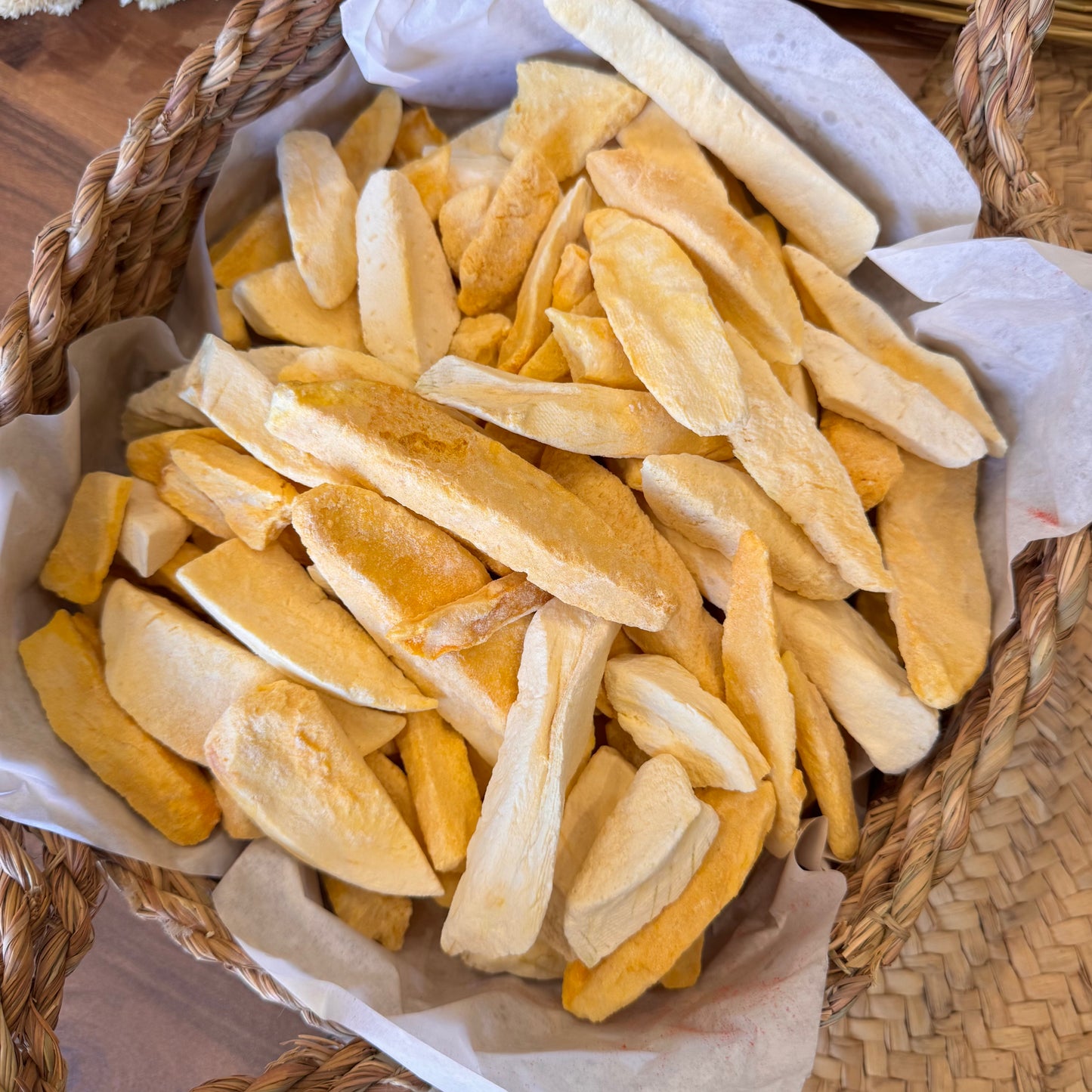 مانجو مقرمشة مجففة بالتبريد